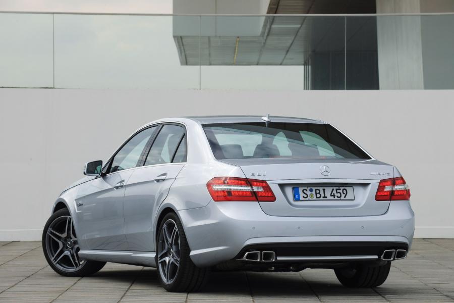  Mercedes-Benz E63 AMG 2010 года  (фото 3 из 57)